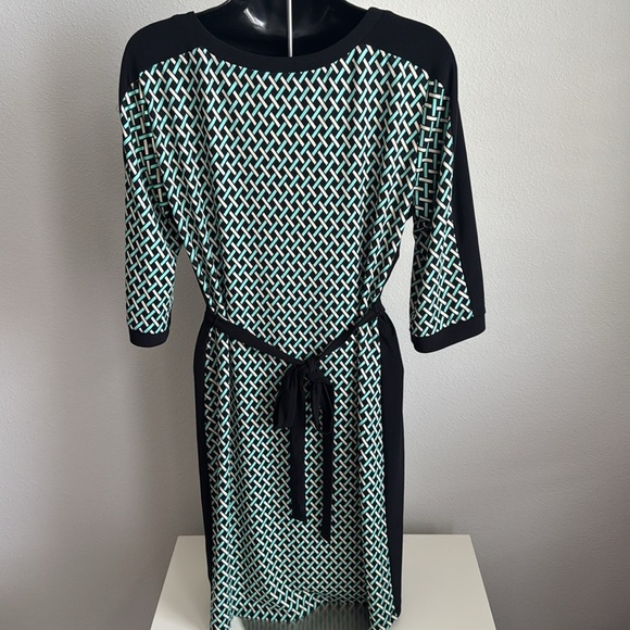 Emma & Michelle Geometric Print Dress in Green, Beige & Black – Size M - Picture 5 of 8